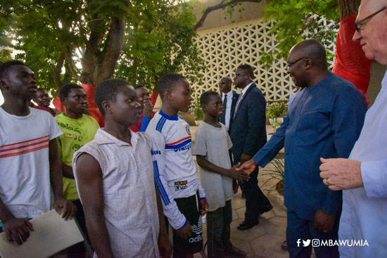 Bawumia shows love to street kids on Val’s Day