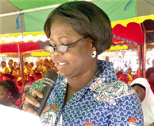 Mrs Loenicia Langkpier addressing  the stakeholders during the durbar