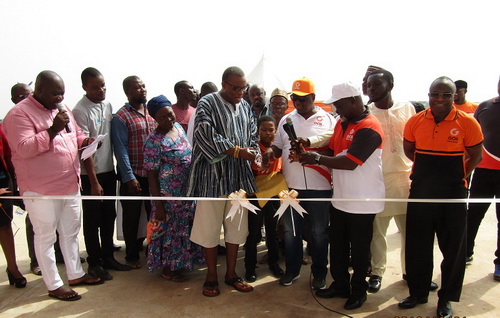 Mr Patrick Akpe Kwame Akorli Group CEO of GOIL, assisted by the Brand Ambassador, Barimah Zoom Zoom Azumah Nelson, and other Officials cut the tape to open the station.