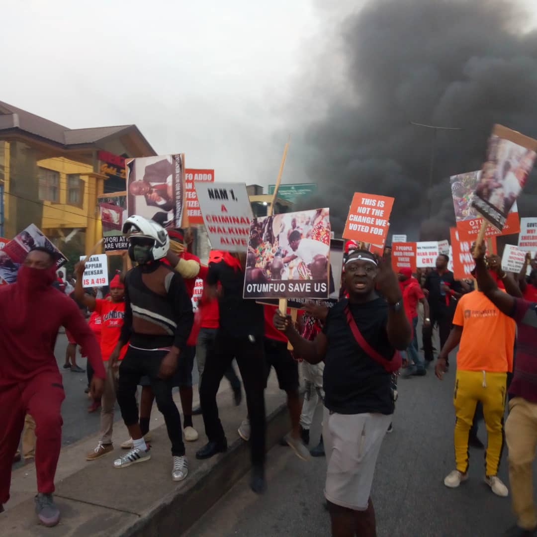 Kumasi: Menzgold customers hit streets; burn car tyres 