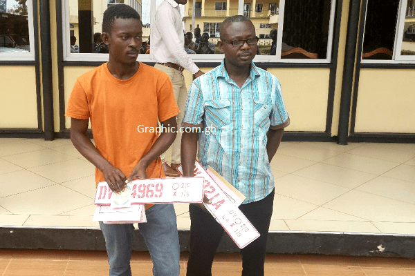 2 arrested for dealing in fake DV plates