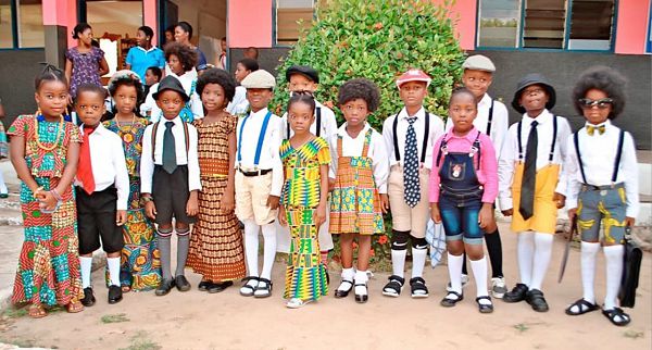  Some of the pupils dressed in various ‘old skuul’ attires.