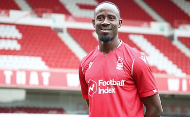 Albert Adomah joins Nottingham Forest on two-year deal