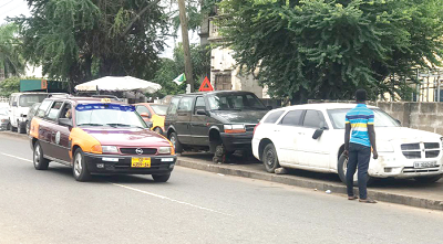 Pavements choked: Drivers, mechanics take over