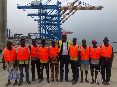 Mr Felix Anang-La (5th right), the MCE for Tema, with the rescued fishermen