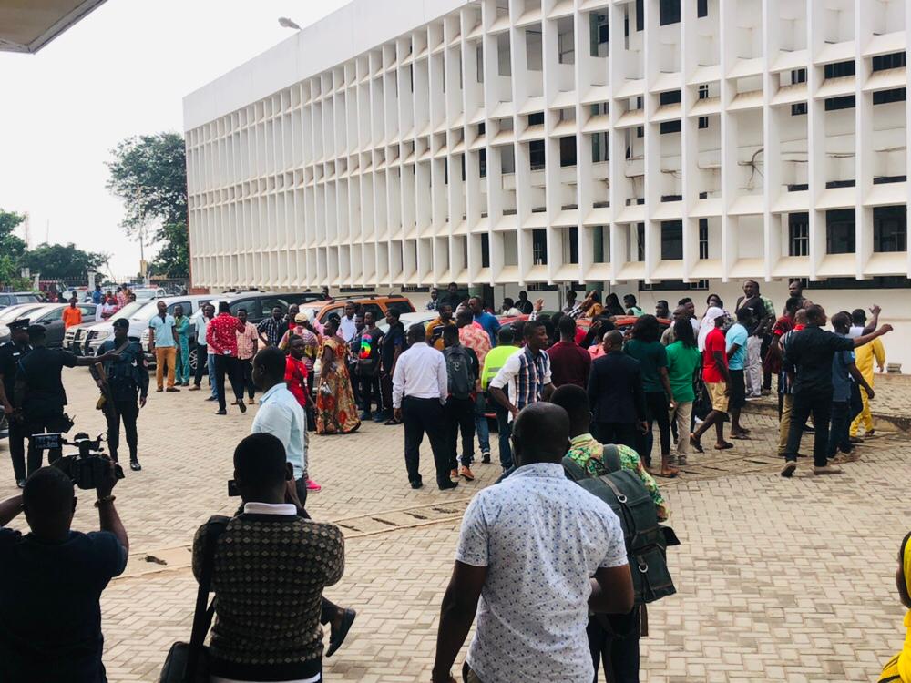 Trial of NAM1: Customers besiege court 