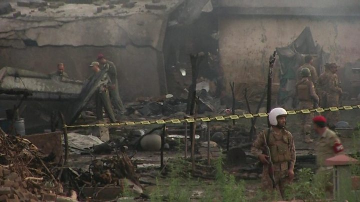 Media captionPakistan military plane crash reduces buildings to rubble