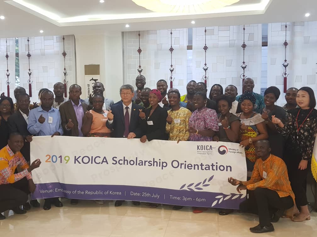 H.E Mr. Sungsoo Kim with the scholarship awardees