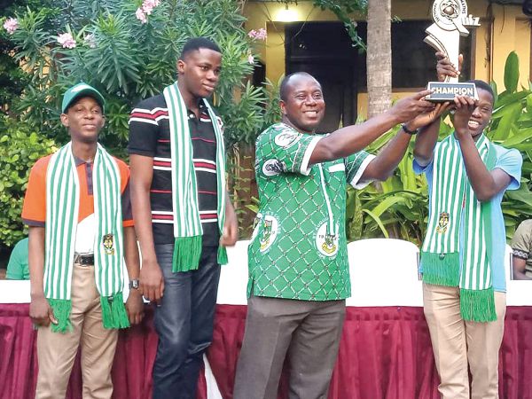 President of APSU, Dr Ernest Anthony Osei (2nd right), with winners of the 2019  NSMQ	
