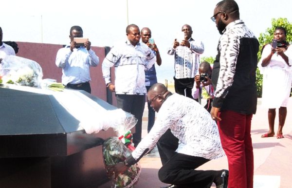 Mr Samuel Ofosu Ampofo laying a wreath on the tomb of the late Prof. John Evans Atta Mills. Picture: Patrick Dickson