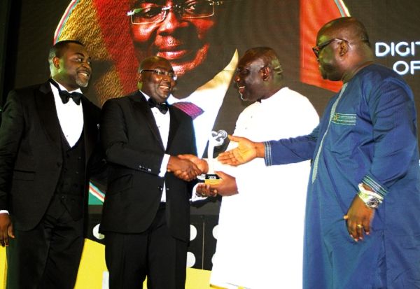 Mr Vicent Sowah Odotei (2nd right), Deputy Minister of Communications, presenting the Digital Leader of the year Award to Vice-President Dr Mahamudu Bawumia (2nd left) at the Ghana Information Technology and Telecom Awards in Accra. Looking on are Mr Ken Ashigbey (right), Chief Executive Officer of the Telecom Chamber, and Mr Akin Naphtal (left), Chief Executive Officer of Instinct Wave. Picture: GABRIEL AHIABOR
