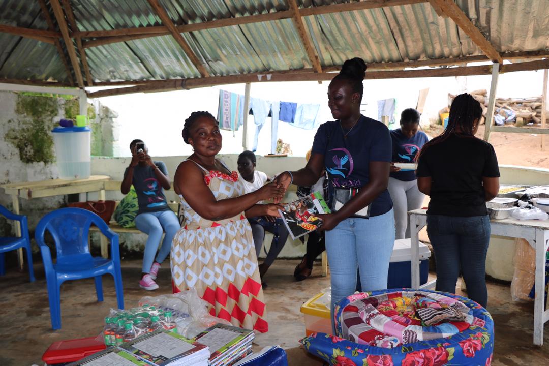The Founder of Kid Aid Society, Ms Dorothy Oforiwa Yeboah presenting the items to the caretaker of Weep Not Child Orphanage, Madam Comfort Owusu.