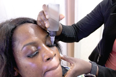Danger! Ladies risk blindness using wrong eyelash glue