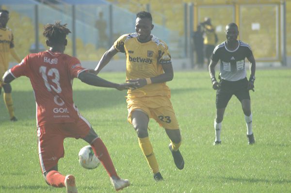 Ashantigold’s Emmanuel Owusu (right) tries to dribble past Augustine Sefah of Kotoko. Picture:  Francis Asamoah Addai