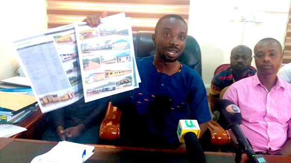 Mr Dennis Aboagye, Akuapem North MCE performing the official launch of the newspaper