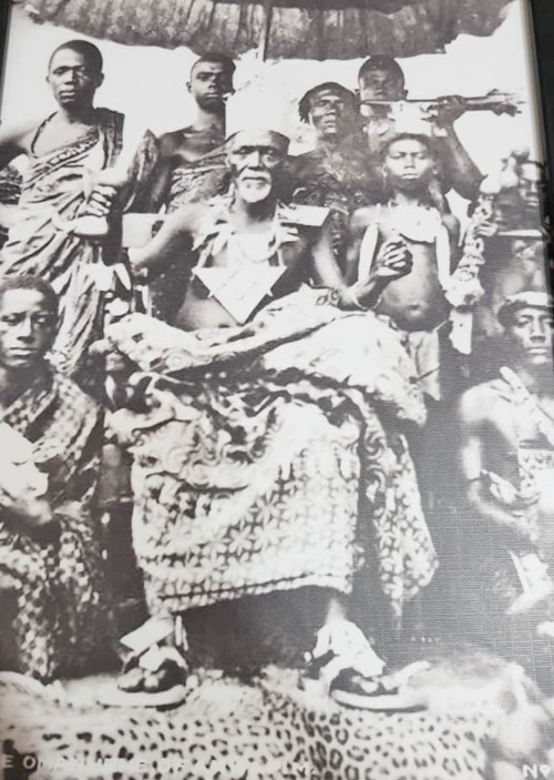  Nana Kwasi Akuffo sitting with some of his children