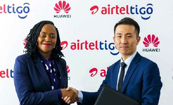 Ms Mitwa Kaemba Ng’ambi (left) exchanging agreement with Mr Tommy Zhouwei