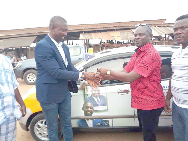  Dr Okoe Boye (left) presenting the keys to the taxi to Mr Shiah, a member of the Lascalla Taxi Union