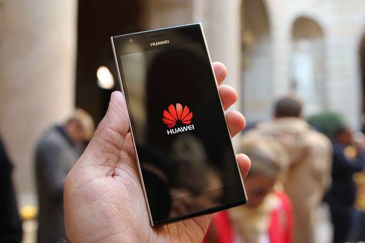 Facebook stops apps being pre-installed on Huawei phones