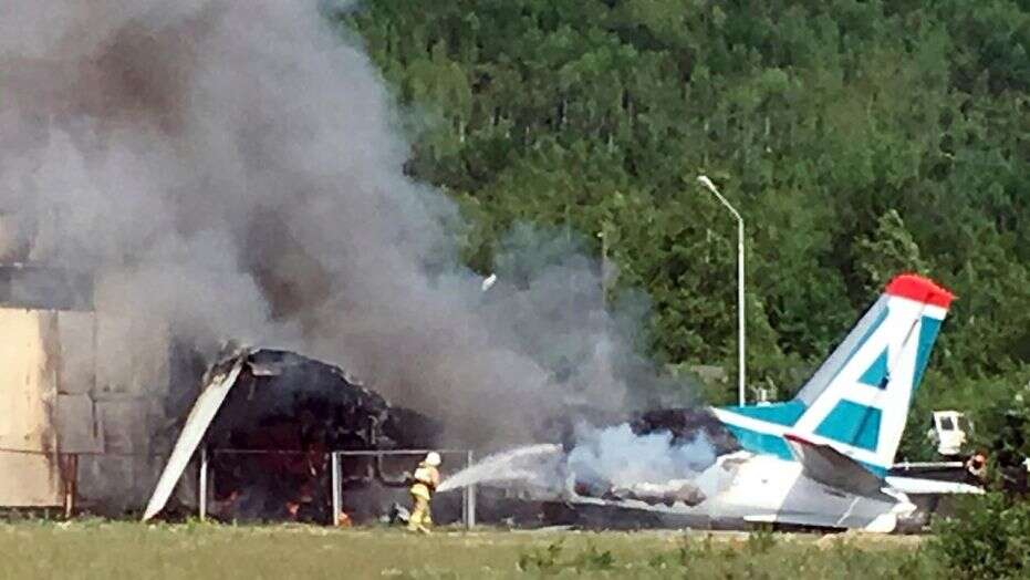 Plane crash at Texas airport kills 10