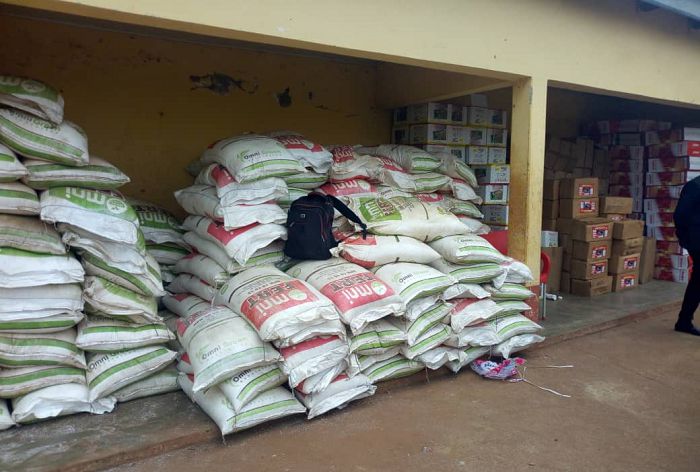 Alhaji Farouk Aliu Mahama donates to farmers in Yendi