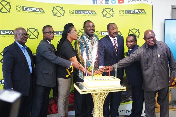 Mr Robert Ahomka-Lindsay (4th right), a Deputy Minster of Trade and Industry, Mr Sandy Osei-Agyemang (3rd right), Board Chairman of the Ghana Export Promotion Authority (GEPA), Ms Afua Asabea Asare (3rd left), Chief Executive Officer of GEPA and other former Chief Executive Officers, cutting the cake to mark the 50th anniversary of the company in Accra. Picture: GABRIEL AHIABOR