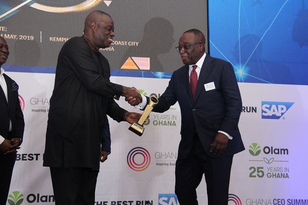 Dr Ibrahim Mohammed Awal(left), the Minster of Business Development, presenting the CEO at of the Year award to Mr Kwesi Agyeman Busia, CEO,DVLA