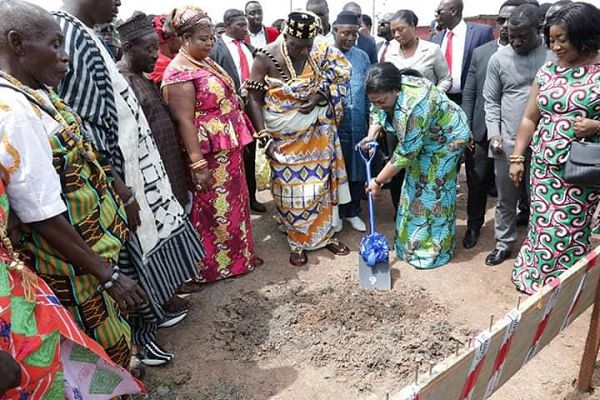  Mrs Rebecca Akufo-Addo, the First Lady, cutting the sod for the construction of a 16-bed fully equipped health centre at Kwame Anum in the Ga South municipality
