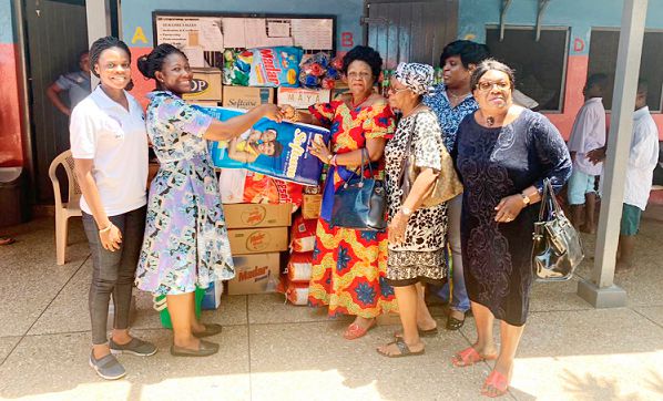 Mrs Mabel Mensah (4th from right) making the presentation to Dr Ama Boadu. Looking on are Justina Mensah (right), Madam Evelyn Appiah (3rd from right) - both sisters of Mrs Mensah -, and Mrs Afua Akyaa Mensah Amosah (2nd from right), daughter of the donor 