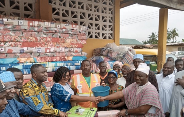Alhaji Sulemana Adamu, the Oda Zongo chief (right, in smock), thanking Ms Victoria Adu and the MP, Mr William Agyapong Quaittoo (2nd left) after the presentation