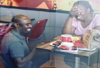 KFC Proposal: South Africa rallies around couple (VIDEO)