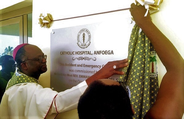 Most Rev. Fianu unveiling the plaque to inaugurate the new facility (inset)