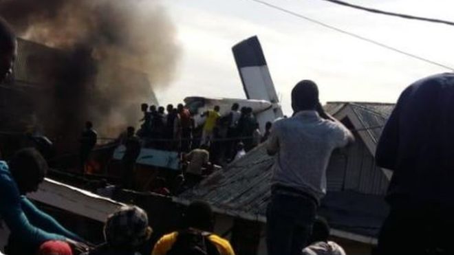  People gathered at the scene of the crash attempting to help any survivors 