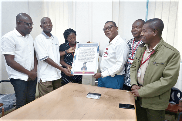 Mr David Agbenyeke (2nd left), Mr Kobby Asmah ( 3rd right) and Dr Olivia Agbenyeke, with the citation presented to the Daily Graphic. With them are Mr Edmund Smith-Asante (right), Mr Samuel Bio (2nd right) all of GCGL and Mr Edmund Kofi Yeboah (left), the author of the story. 