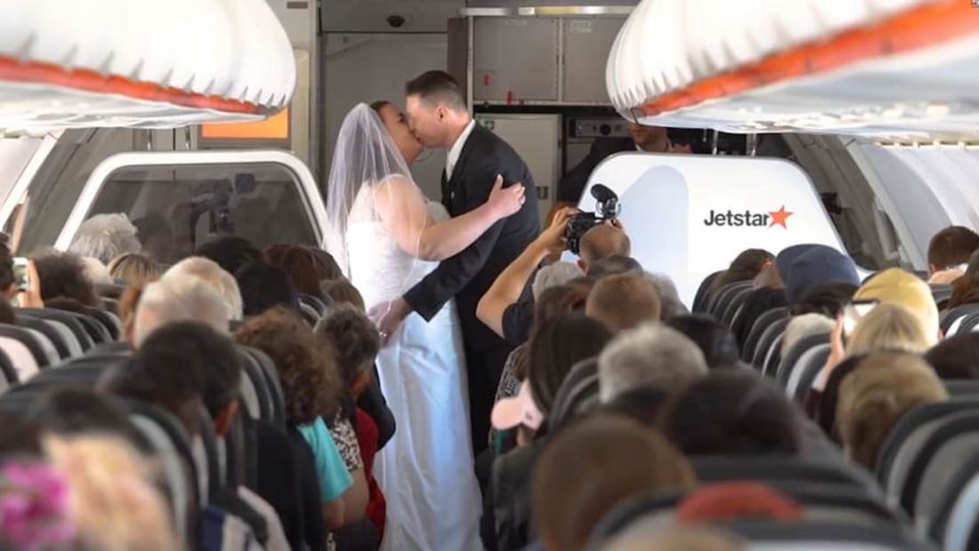 Couple tie the knot 37,000 feet in the air 