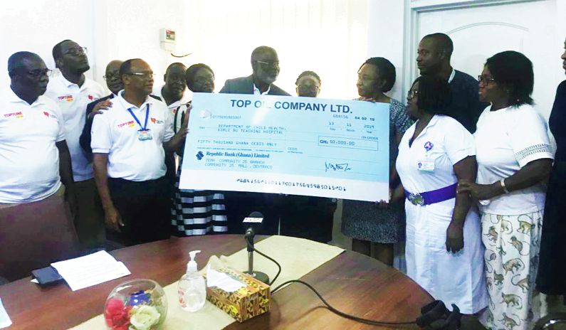 Mr Ben Atsu-Agbomanyi (arrowed) presenting a dummy cheque for GH¢50,000 to Professor Christabel Enweronu-Laryea (4th–right), Head of Department, Child Health of the Korle Bu Teaching Hospital. Picture: JENNIFER KWASIN