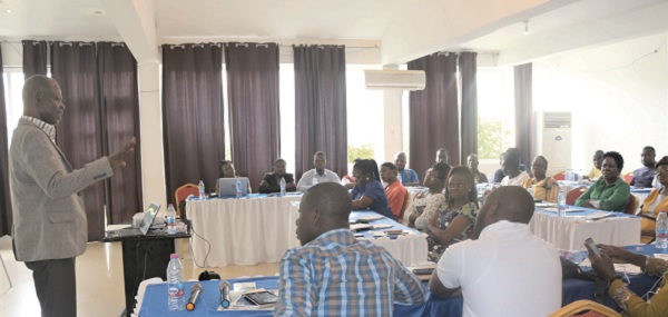  Dr Steve Manteaw (standing) sharing some perspectives on the oil and gas sector with the journalists 