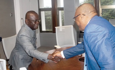  Prof. David Norris (right) and Prof. Ebenezer Oduro Owusu shaking hand during the visit