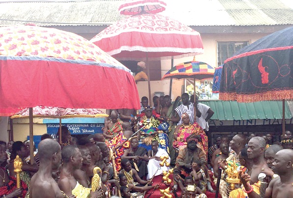  The Aburihene, Otobuor Djan Kwasi II, seated in state