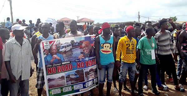  Some of the residents displaying a poster with the inscription ‘no road no vote’