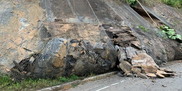 Falling rocks force closure of section of Aburi-Accra road