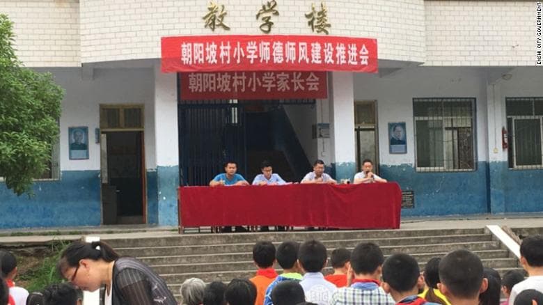 Eight young children were killed in a school attack in the eastern Chinese province of Hubei on their first day of class.