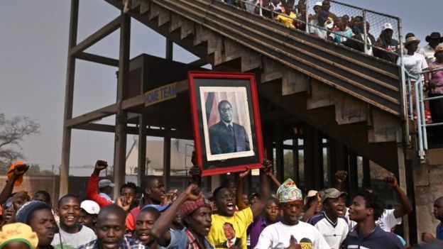  Thousands have been queuing to pay their last respects to Robert Mugabe at Harare's stadium 
