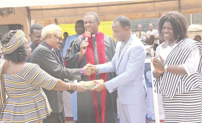  Rev. Daniel Yaw Gbande (2nd right), out-going General Overseer of the Evangelical Church of Ghana handing over a bible and a cross to Rev. Maxwell K.K. Liwangol (2nd left), in-coming General Overseer of the Evangelical Church of Ghana at the event. Picture: EDNA ADU-SERWAA