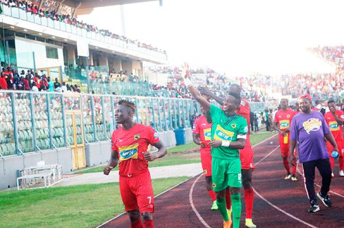 Skipper Felix Annan (in green) and his teammates responding to cheers from Kotoko fans after their victory over Etoile  at the Baba Yara Sports Stadium in Kumasi yesterday