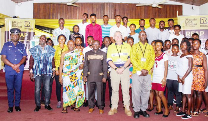 Ogyeahoho Yaw Gyebi (in Kente), Kingsley Abogye Gyedu (4th left), Mr Bertram (arrowed) with officials and beneficiaries after the ceremony