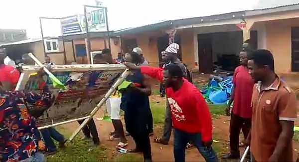  Some angry youth of the NPP in the Sagnarigu Constituency destroying some billboards of the party