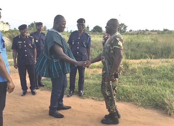  Col. Kwadwo Damoah (in smock) in a chat with a Togolese Gendarme at the Kpoglo border post