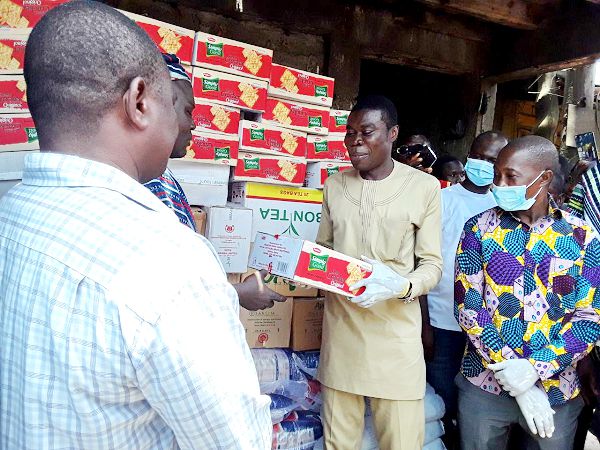 The President of the association, Mr Mohammed Amin Osman (in gloves) explaining a point to the Gonja and Kokomba people during the presentation. With him are Mr Joseph Jaakpan Akwasi and Mr Dramani Abdulai, who represented the Gonja and Kokomba leadership at the Old Fadama.