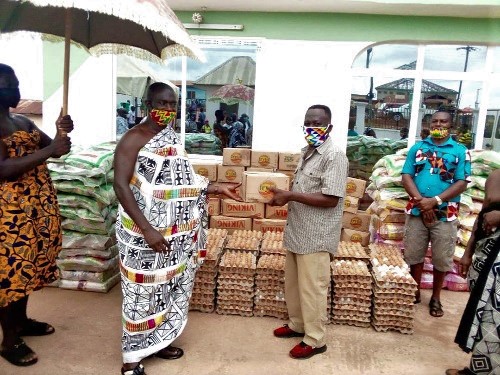 Mr James Baffour Amoateng (2nd right) presenting the item to Nana Baffour Kwaku Amoateng IV